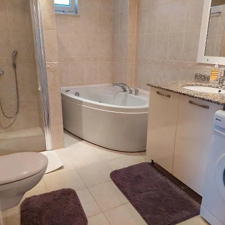 Daire Dinek Mahallesi,eski Antalya Yplu Cad.,uygun Cleopatra 3 Sitesi No:59 Blok:e Daire:2