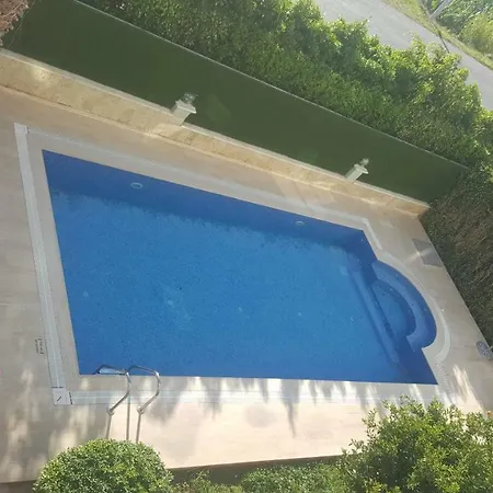 Daire Dinek Mahallesi,eski Antalya Yplu Cad.,uygun Cleopatra 3 Sitesi No:59 Blok:e Daire:2 *